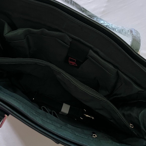 Black and Green Laptop Bag with Sleek Design - Picture 3 of 3